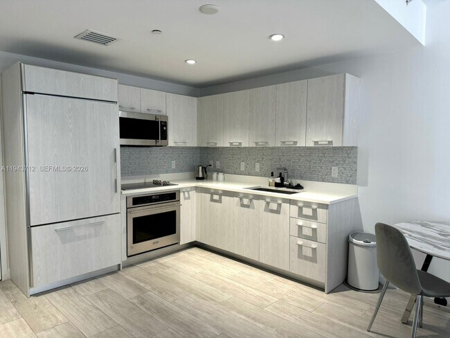 Foto del edificio - 45 SW 9th St