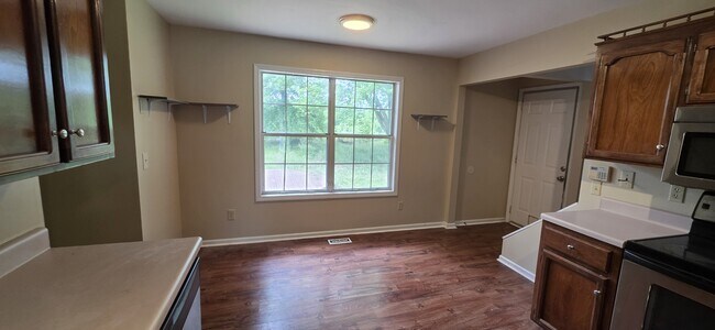 Foto del edificio - 2180 Riverway Dr