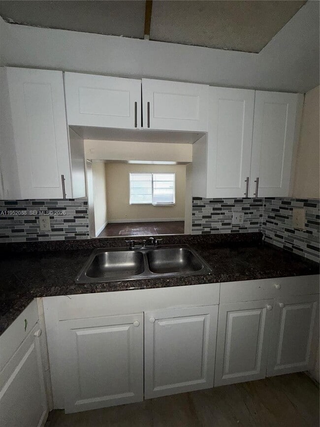 Foto del edificio - 7753 Tam Oshanter Blvd