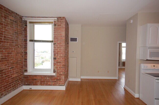 Foto del edificio - Top-Floor 1BR/1BA in Iconic Dupont Circle ...