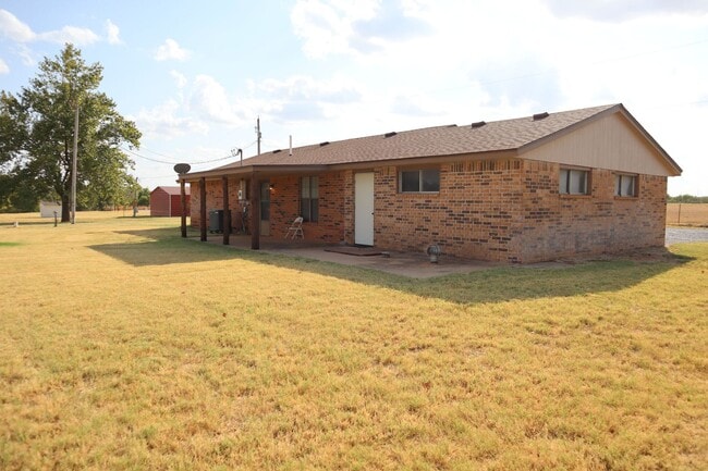 Building Photo - Peaceful Country Living
