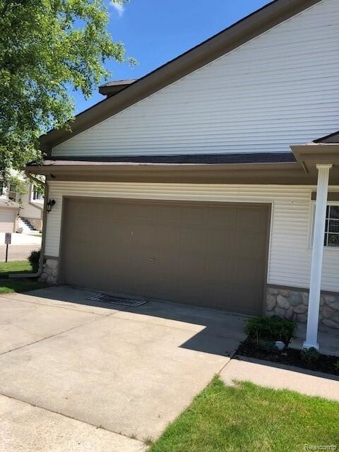 Building Photo - 262 Oak Ridge Dr