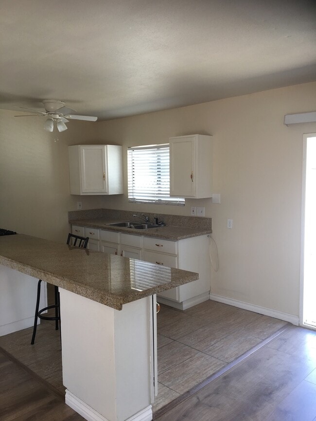 Building Photo - 810 Margo Dr