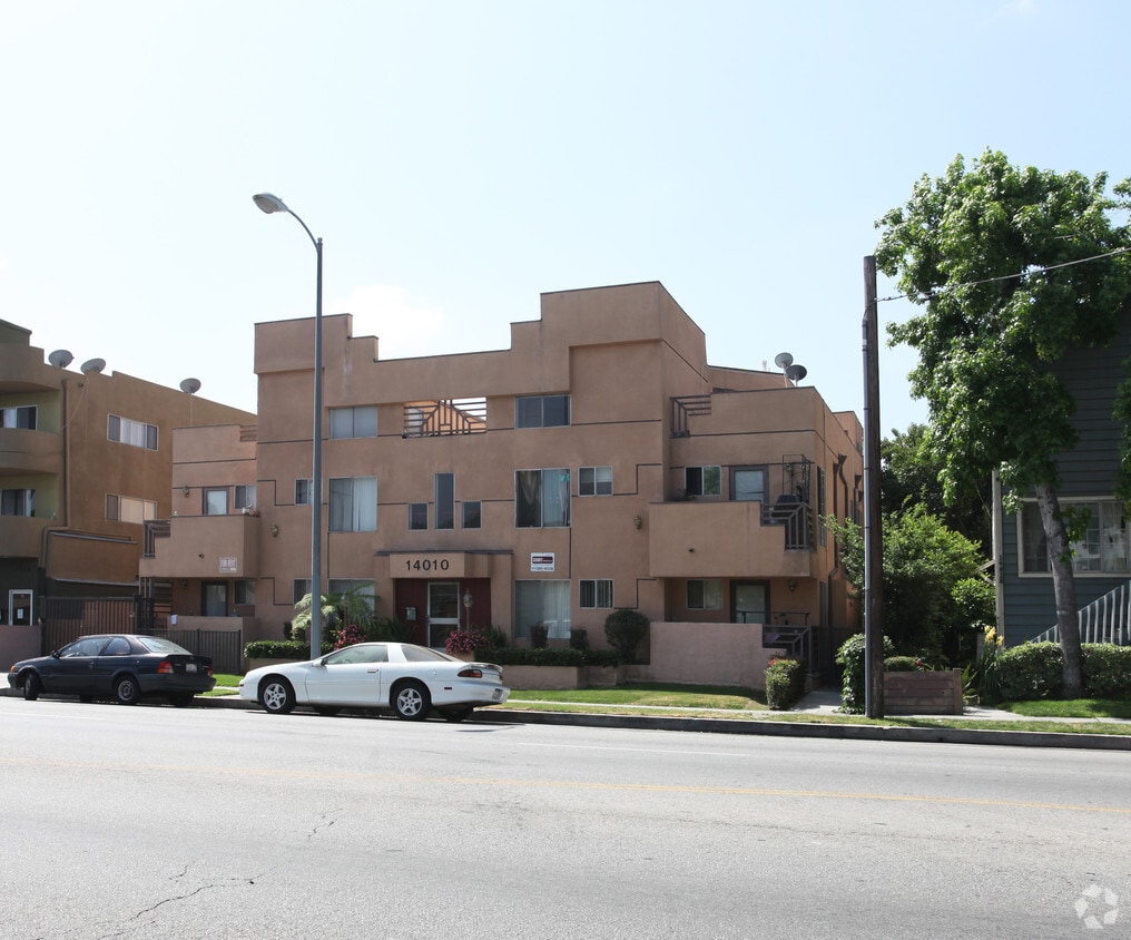 Vanowen Lofts Apartments in Van Nuys, CA