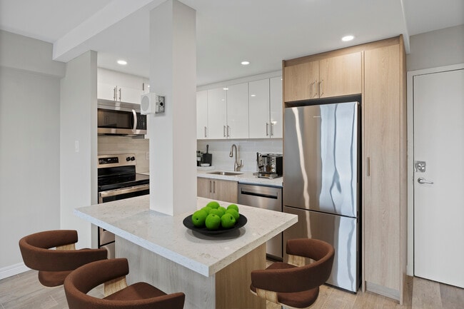 Building Photo - Lakeview Towers