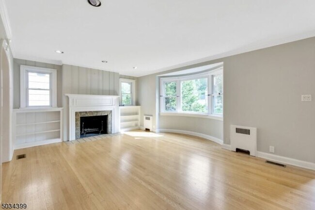 Building Photo - 47 Meadowbrook Rd