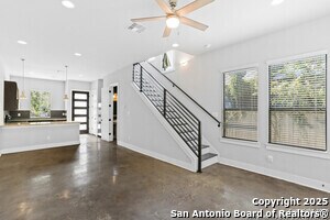 Building Photo - 419 Cactus St
