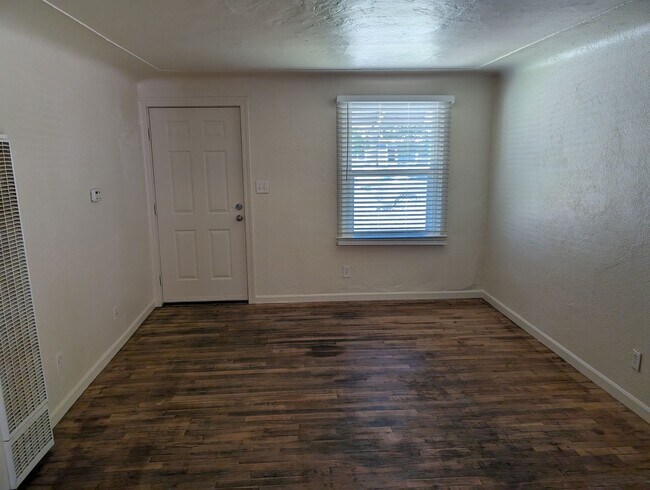 Building Photo - Cozy Aurora Condo