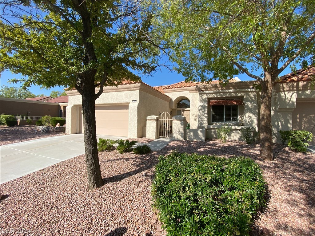 Primary Photo - 2449 Desert Butte Dr