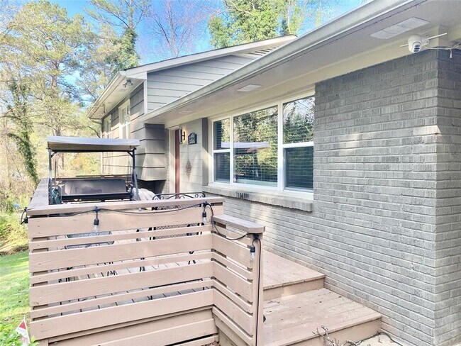 Building Photo - 2372 Bollingbrook Dr SW