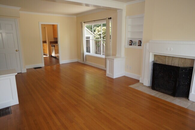 Foto del edificio - Beautiful Grant Park 4 bedroom Bungalow