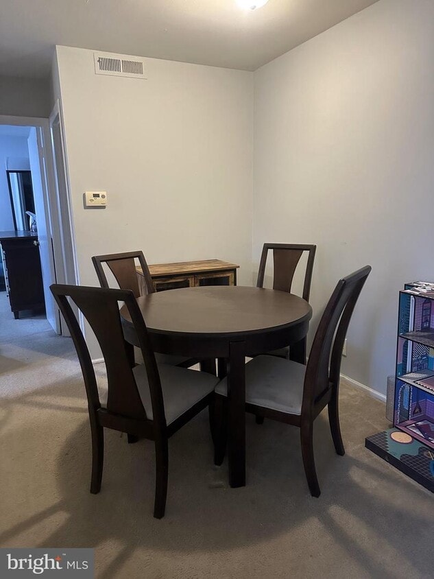 120 Washington St NE Unit 5, Leesburg, VA 20176 Room for Rent in