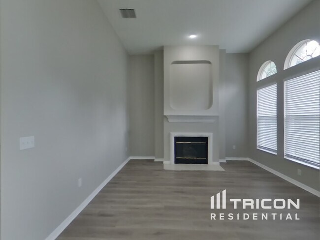 Foto del edificio - 18708 Forest Glen Ct