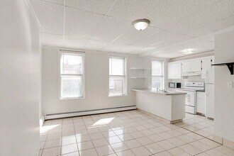 Building Photo - 156 Bennington St