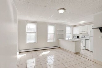 Building Photo - 156 Bennington St