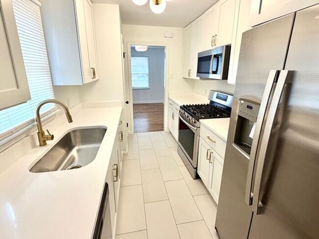 Foto del edificio - Now Leasing in Colonial Acres area, 3-bedroom 1 bath home.