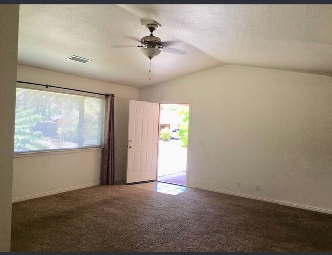 Foto del edificio - 5468 A Sawmill Rd