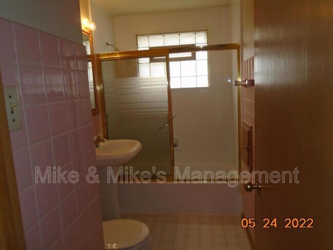 Building Photo - 2551 S 68th St