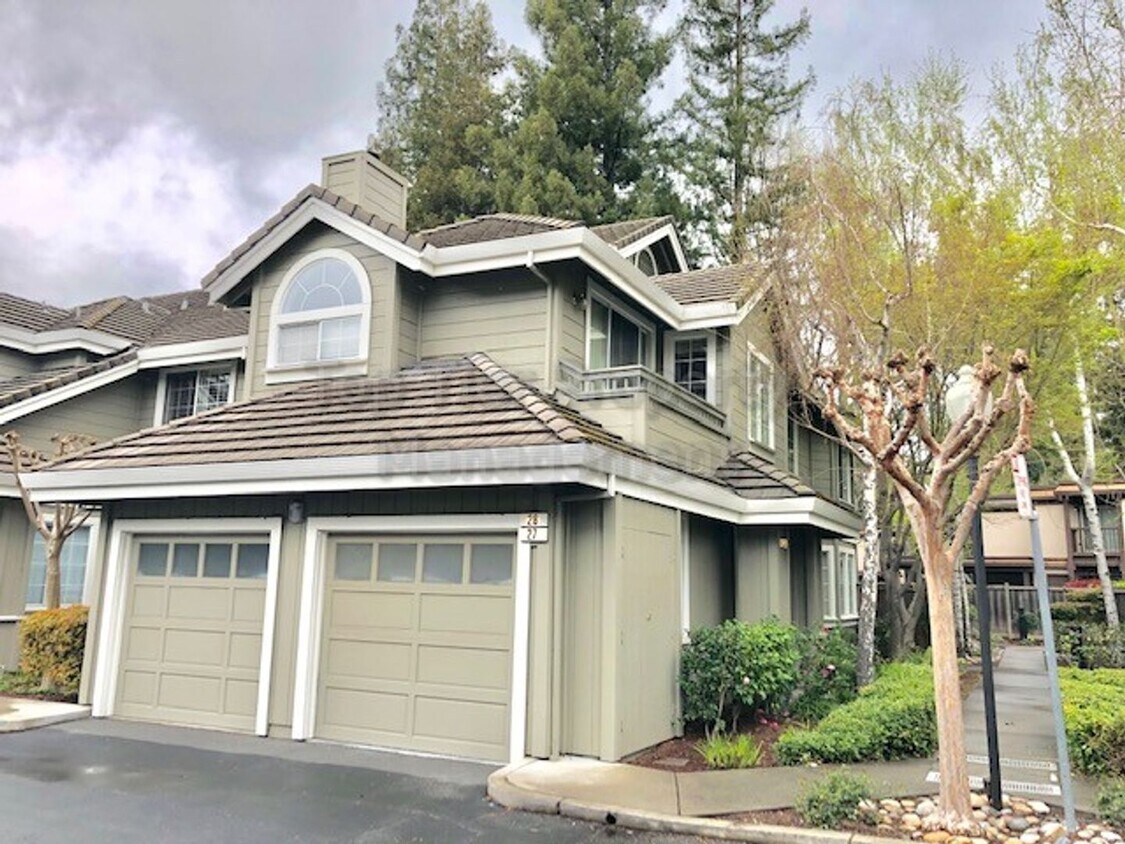 Foto principal - Beautiful 3 Bd/2 Ba, 1392 sf updated two-s...