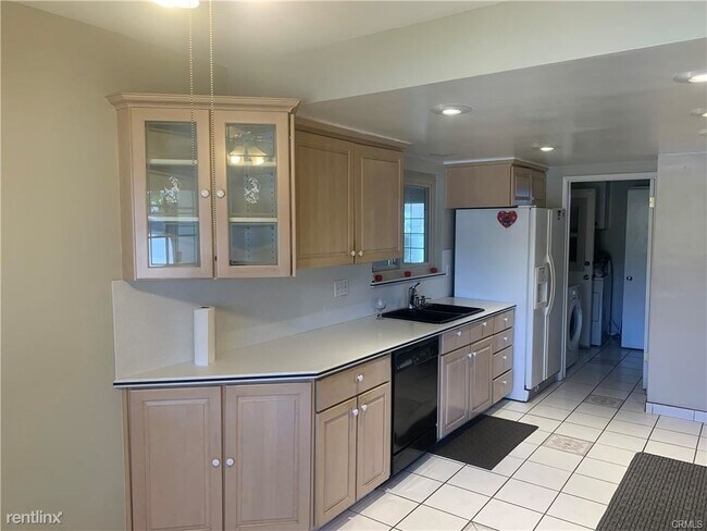 Building Photo - 3 br, 2 bath House - 320 E Woodcroft Ave
