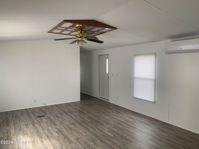 Foto del edificio - 1333 Blue Creek Rd