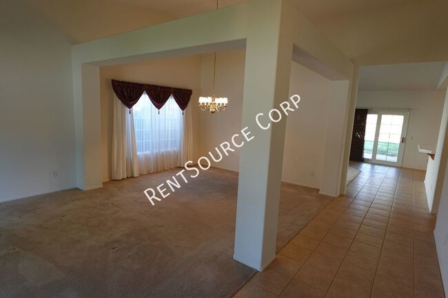 Building Photo - 4 Bedroom 3 Bathroom Home For Rent in West...