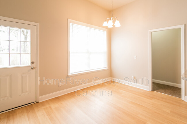Building Photo - 148 Paddock Way