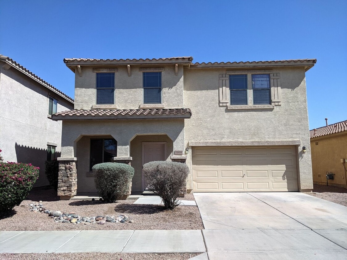 Primary Photo - 4 Bedroom Home Near W Southern Ave and S 7...