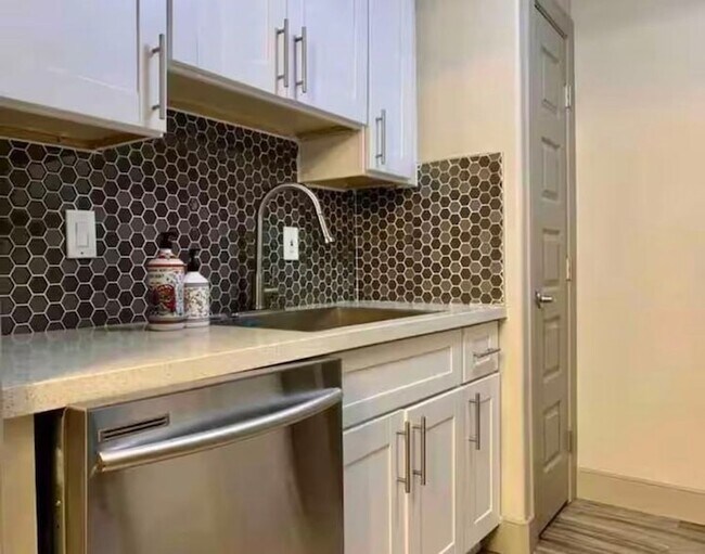 Foto del edificio - 6402 Del Monte Dr