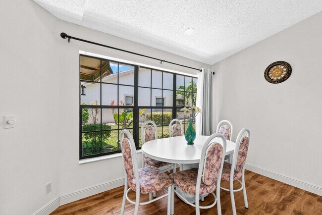 Foto del edificio - 4830 Brighton Lakes Blvd