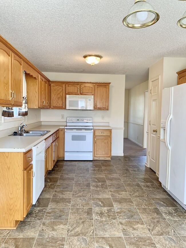 Foto del edificio - Charming 3 Bed, 2.5 Bath Home in Clarksvil...