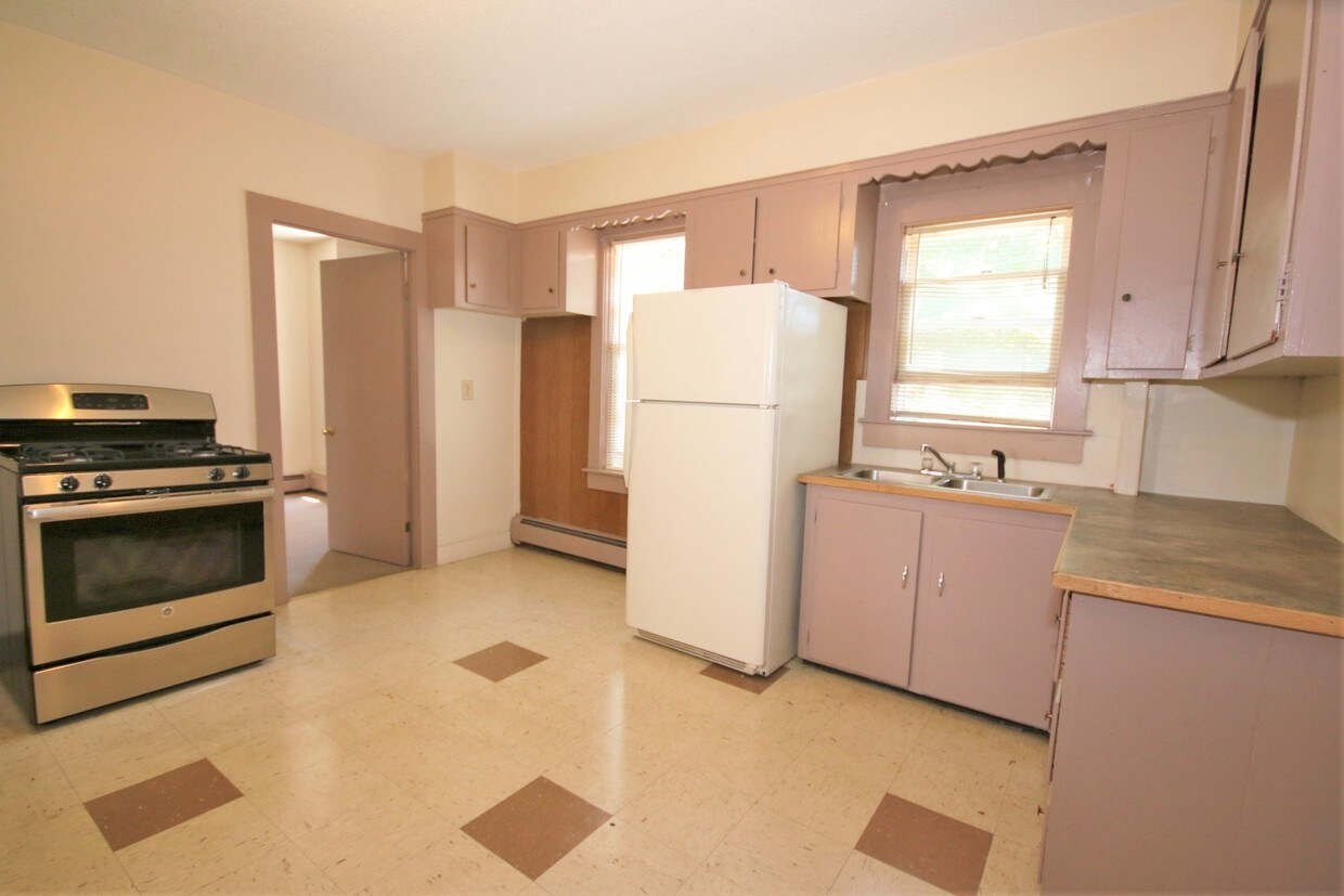 Interior Photo - 121-127 Gaulin Ave