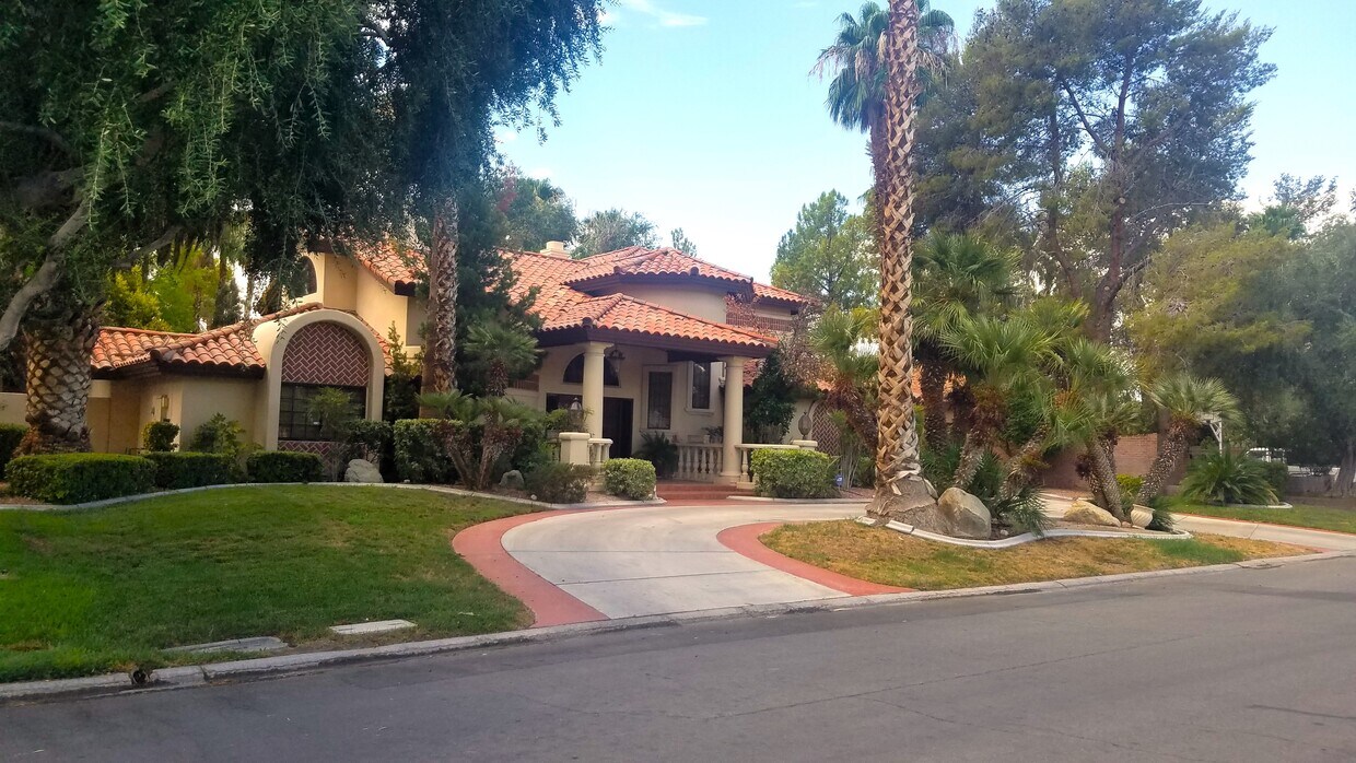 Primary Photo - 2313 Wimbledon Dr