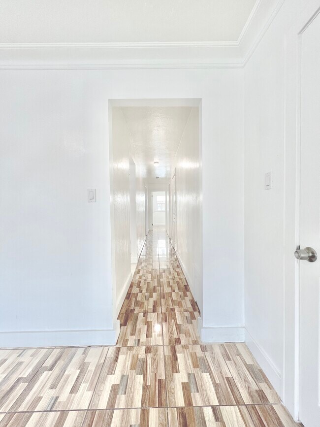Building Photo - 523 W 49th St