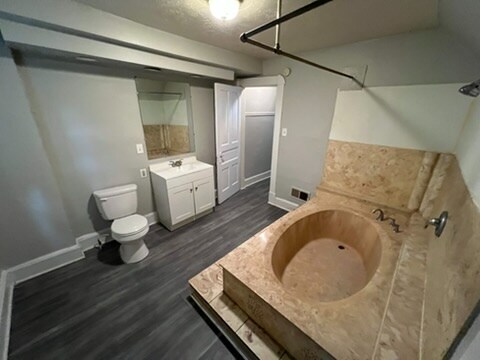 Foto del edificio - 1031 W 33rd St