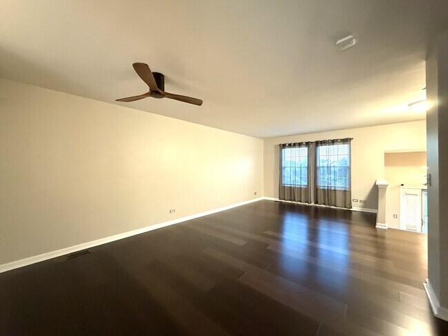 Foto del edificio - 643 Holiday Ln