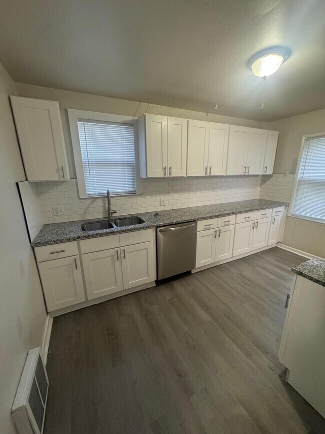 Building Photo - 20477 Manor