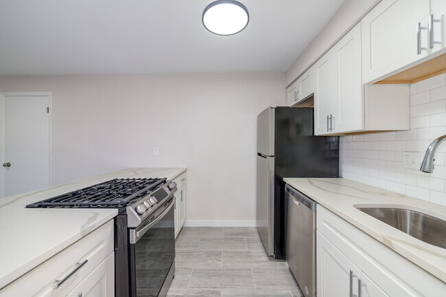 Foto del edificio - The Oaks Apartments