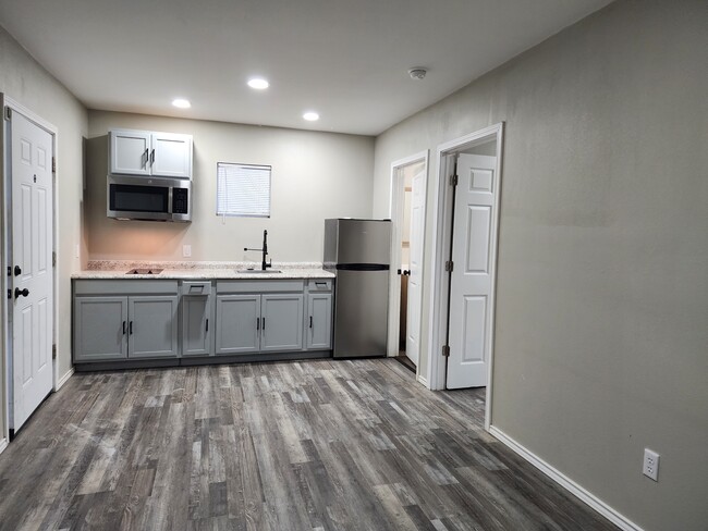 Building Photo - 1050 Shephard Dr