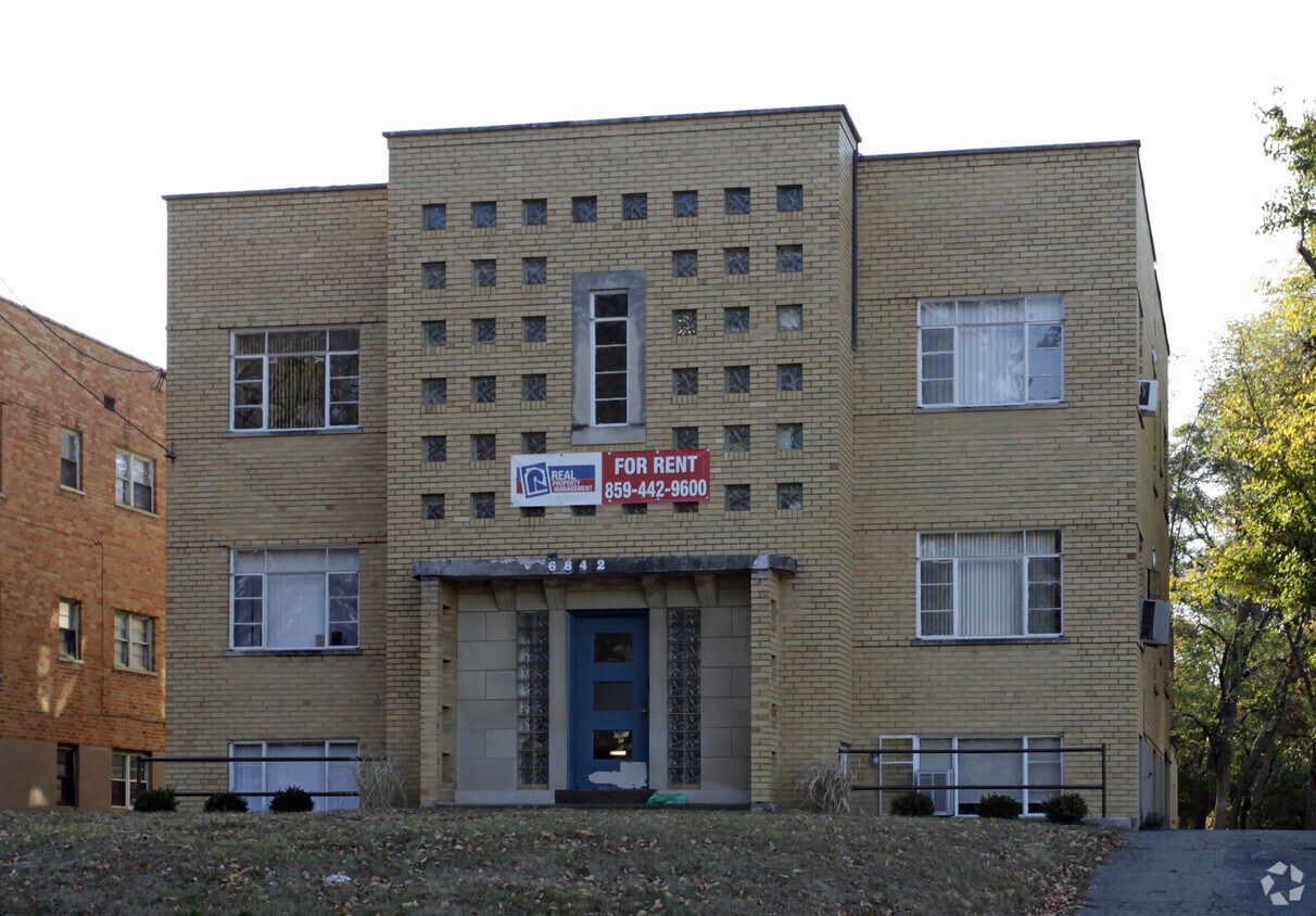 Building Photo - 6842 Montgomery Rd