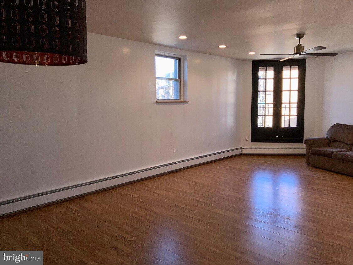 1028 E Passyunk Ave, Philadelphia, PA 19147 Townhome Rentals in