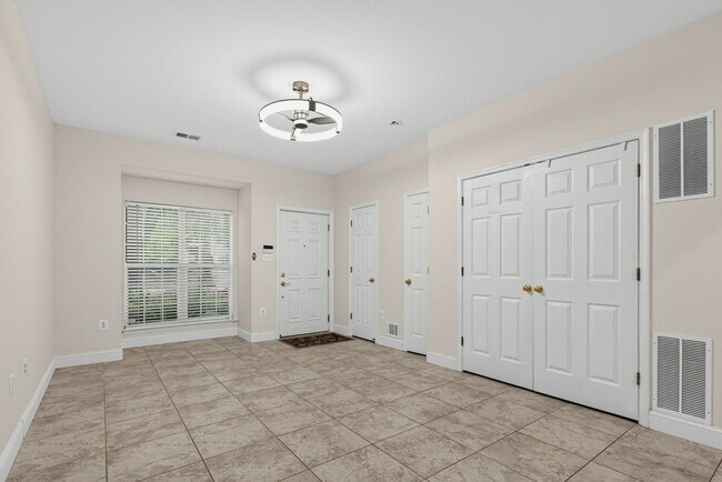 Foto del edificio - 2420 Dew Meadow Ct