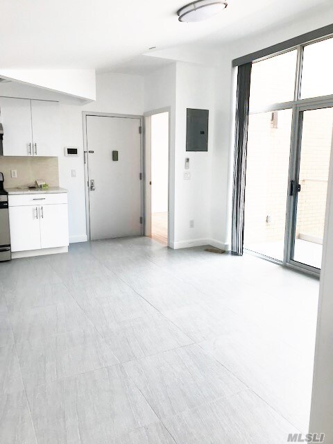 Foto del edificio - 61-15 184th St