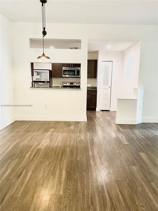 Foto del edificio - 9900 NW 44th Terrace