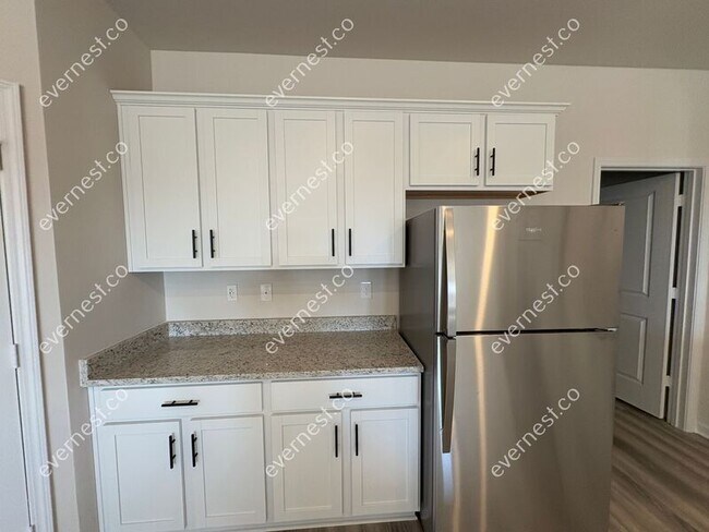 Building Photo - 1005 Claas Wy