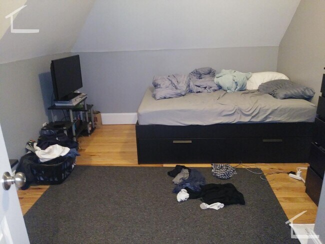 Foto del edificio - 4 BED 2 BATH IN ALLSTON!!!!!