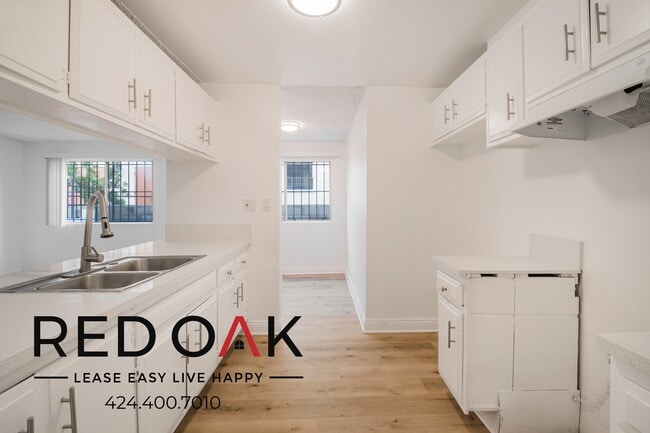 Building Photo - 1500 S Gramercy Pl