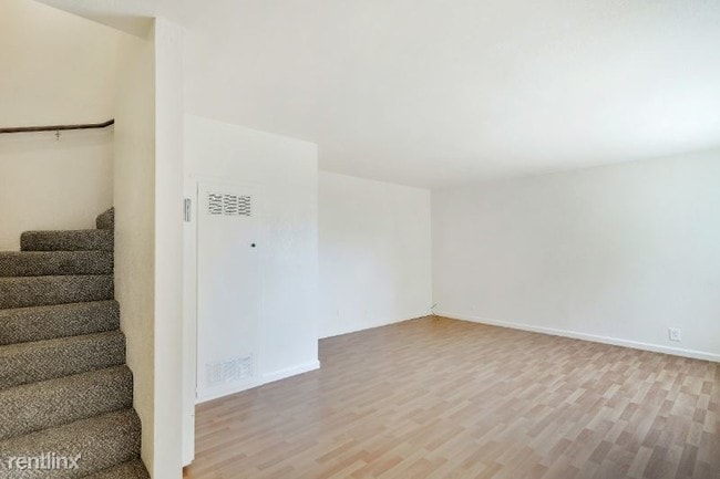 Building Photo - 935 Heartwood Ave
