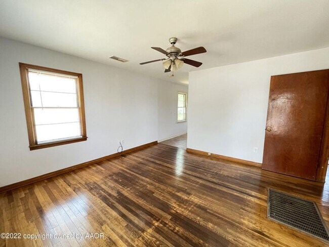 Foto del edificio - Cute 2bedroom 1 bathroom perfect for a truck driver