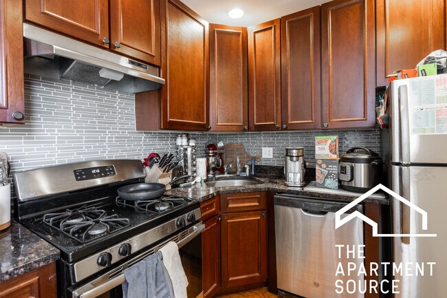 Photo - 3323 N Lakewood Ave Apartment